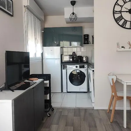 Large In Center Apartment Caen