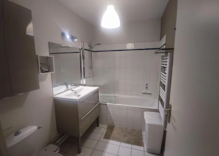 Large In Center דירה *